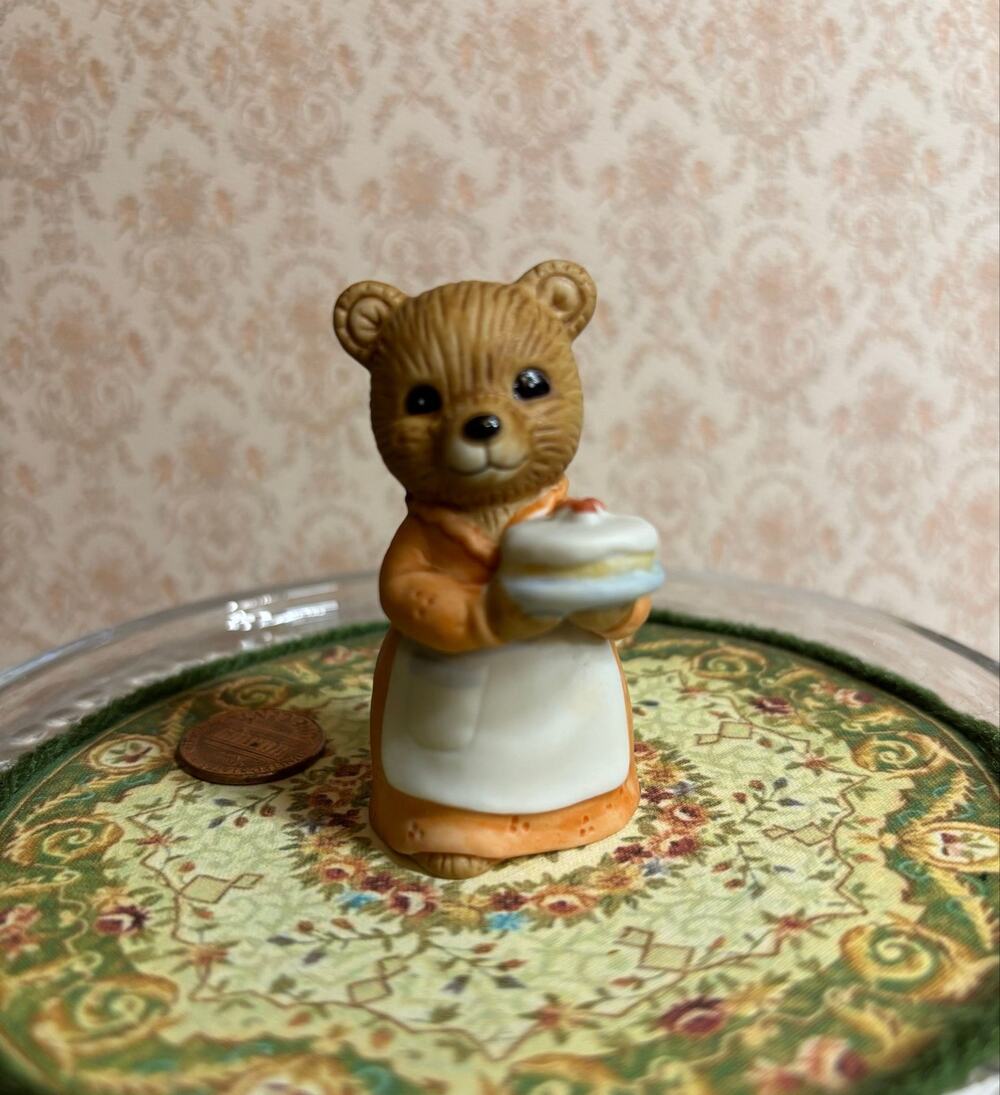 Vintage Homco #5302 Christmas Ceramic Bear Figurine